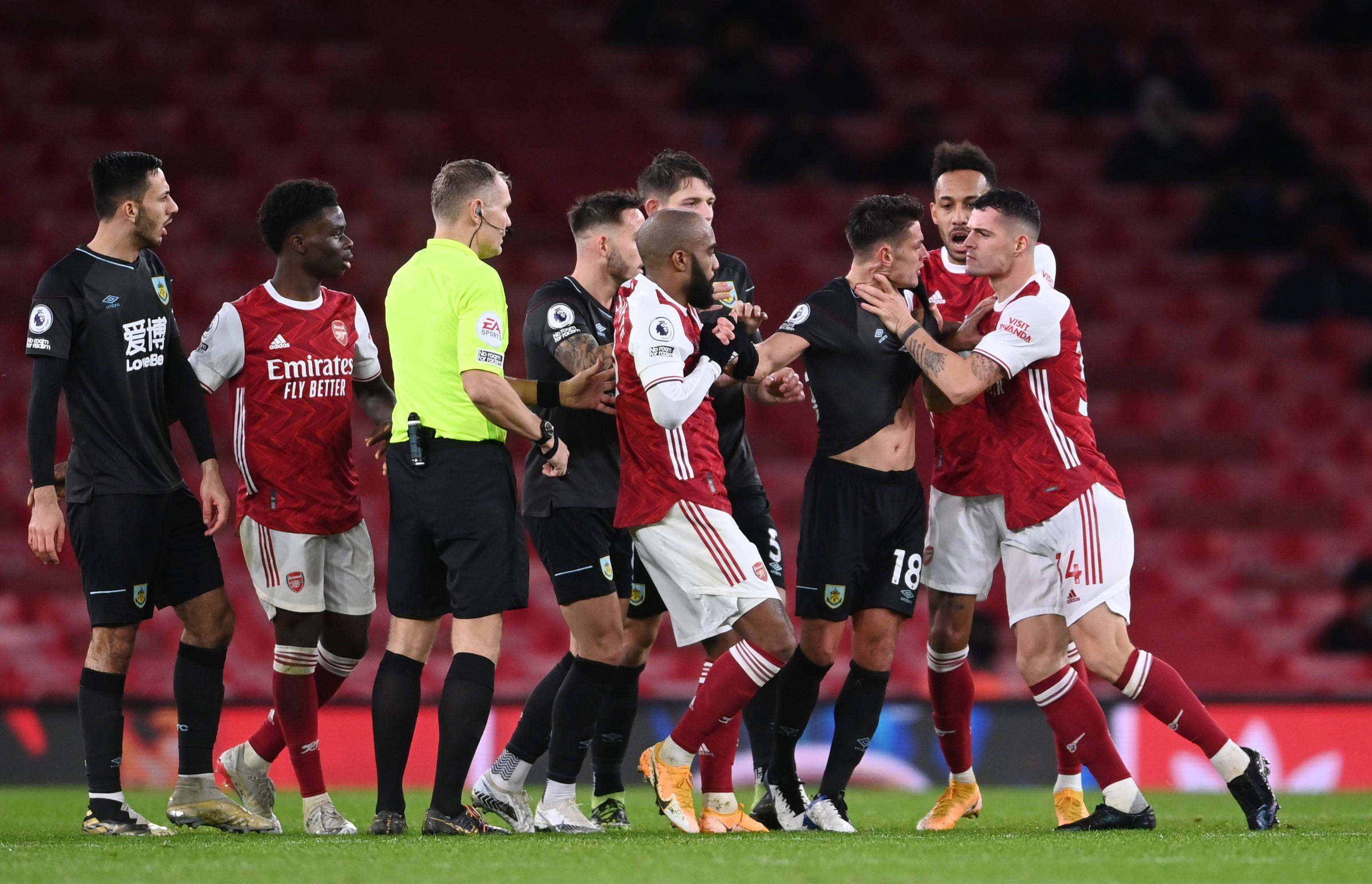 的紧密协作 的紧密协作