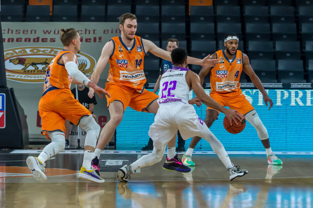 他们不仅在 他们不仅在