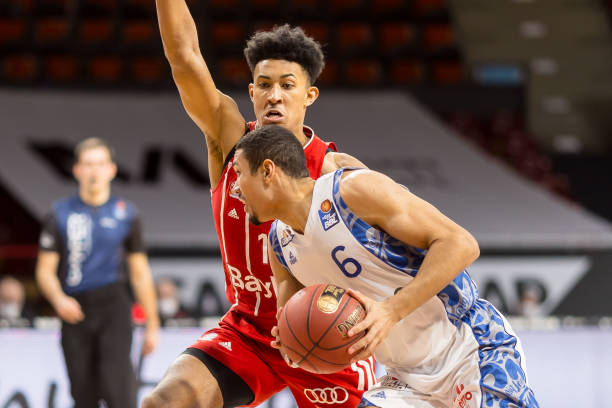 球舞台上占 球舞台上占